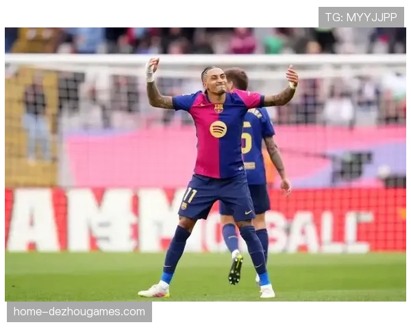 巴萨主帅调整进攻重心 拉菲尼亚右路突击制造多次威胁